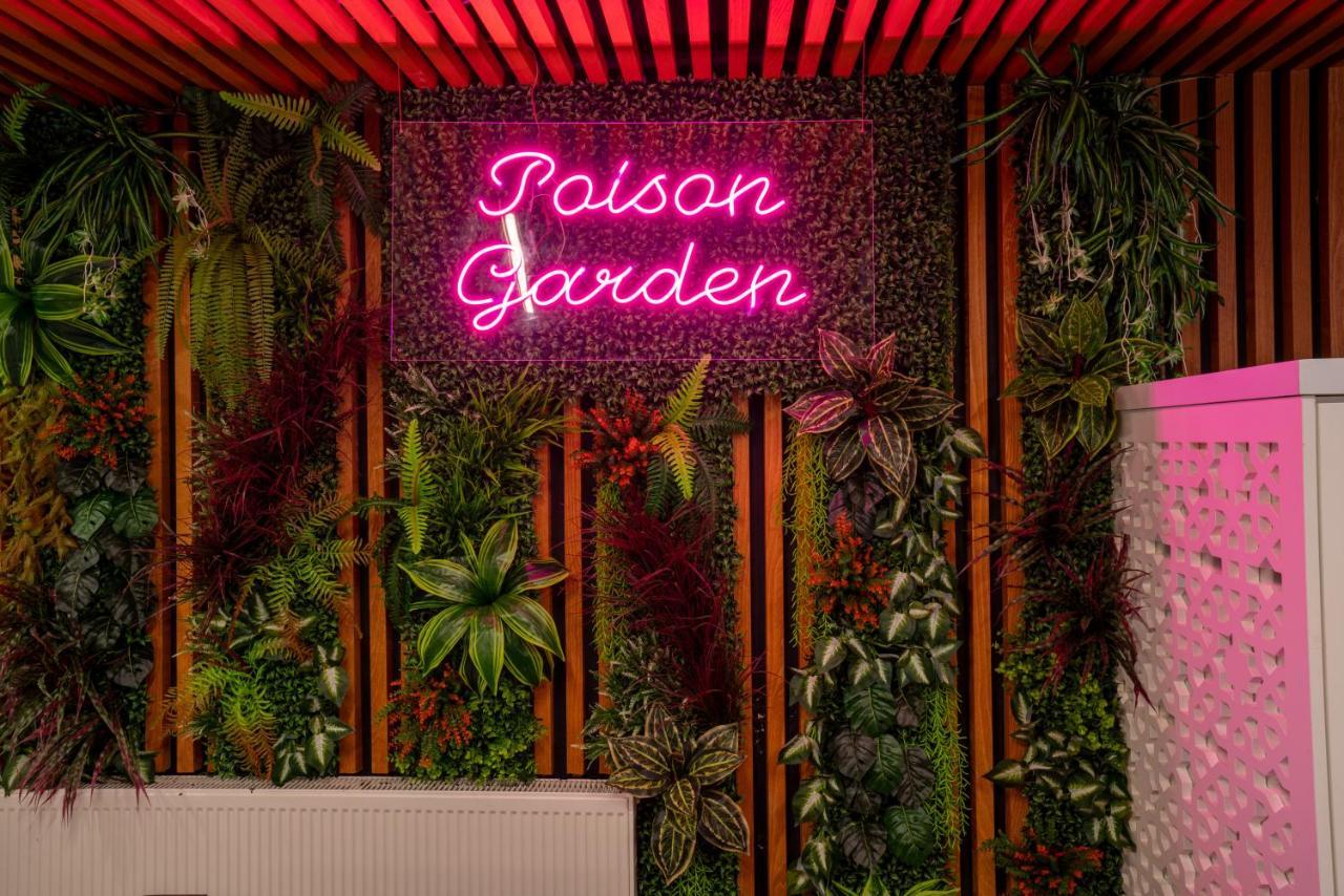 Poison Garden Suite Gozalan Kültér fotó